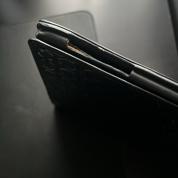 ๐iPad 2๐ Coach signature leather iPad case - Picture 9 of 11